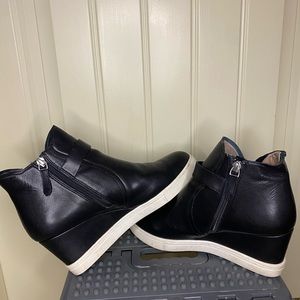 Linea Paolo, barely worn